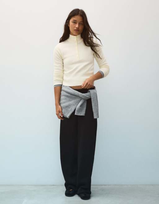 Bershka Henley-Pullover mit Knopfleiste und Stehkragen in Ecru, 4 von 6