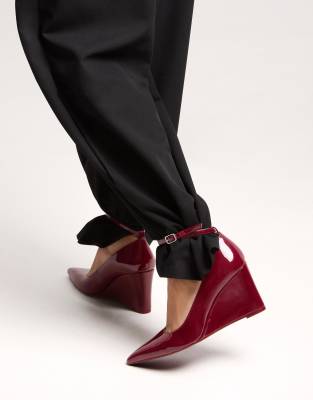  High-heel wedge shoes with ankle strap 