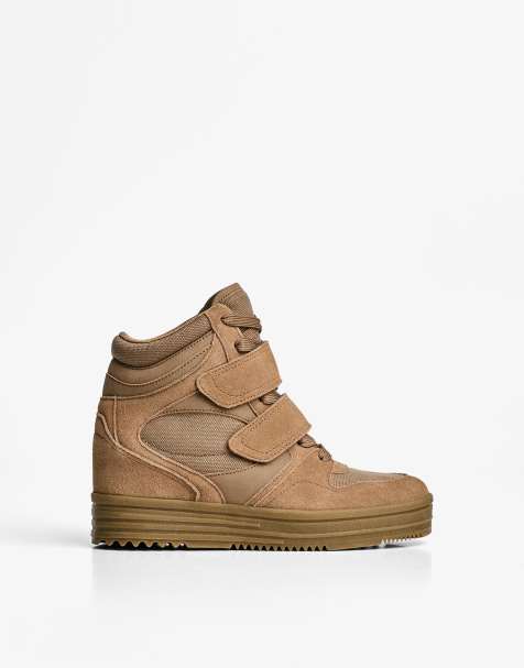 Bershka – High-Top-Sneaker in Hellbraun mit integriertem Keilabsatz - view 1