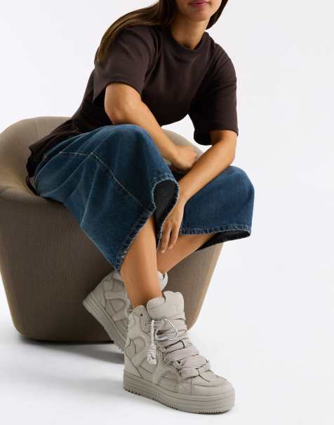 Bershka High-Top-Sneaker mit Charm in Grau - view 1
