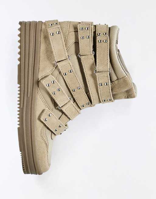 Bershka High-top wedge trainers with studs in tan, 3 of 7