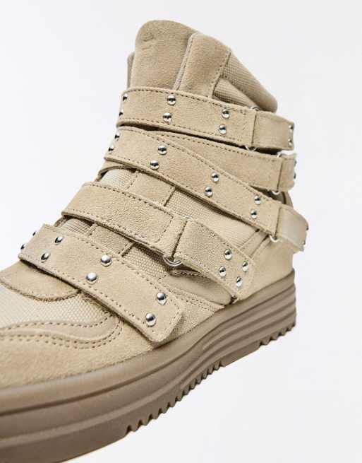 Bershka High-top wedge trainers with studs in tan, 4 of 7