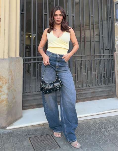 Bershka High-waist barrel jeans in denim blue
