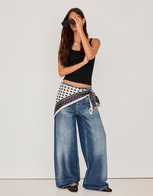 Bershka High-Waist Wide-Leg Jeans mit Rissen in Denimblau, 5 von 6
