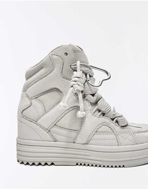 Bershka høje sneakers med vedhæng i grå, 7 af 7