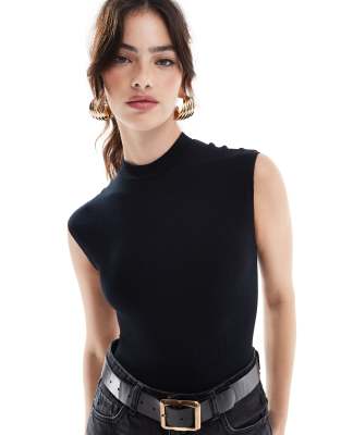 Bershka - Hochgeschlossener, kurzärmliger Body in Schwarz