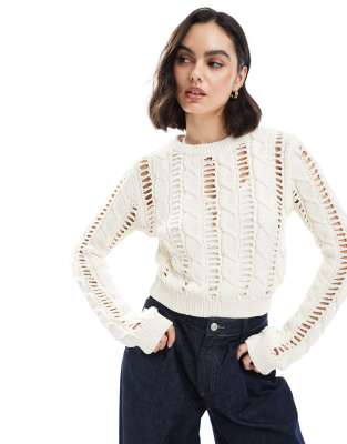 Bershka - Hochgeschlossener Pullover aus weitmaschigem Strick in Ecru-Neutral