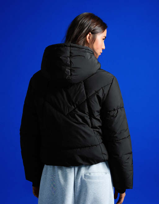Bershka Hooded puffer jacket in black, 3 of 5