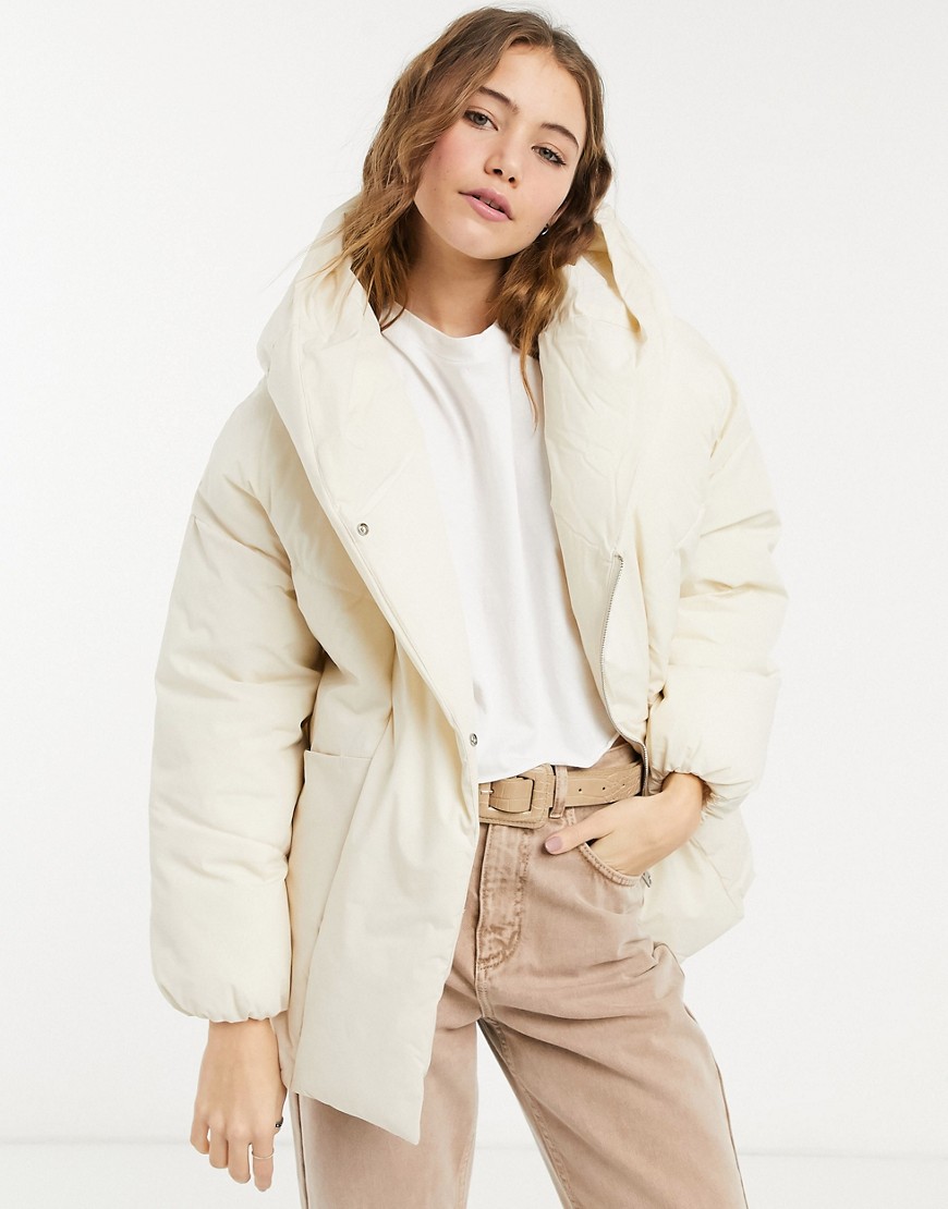 Bershka hooded wrap padded puffer coat in ecru-White