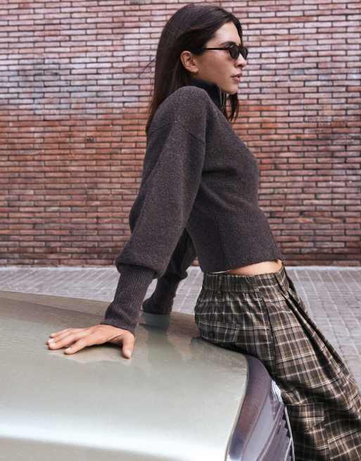 Bershka Hoogsluitend gebreid jack met rits in bruin, 2 van 5