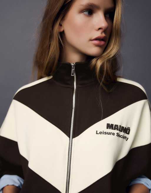 Bershka hoogsluitend jack met print in bruin, 4 van 5