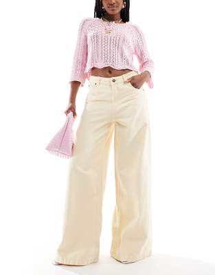Bershka - Hose aus Baumwolle in Buttergelb mit weitem Bein