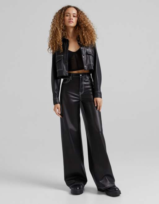Bershka – Hose aus Kunstleder in Schwarz mit weitem Bein und Kontrastnaht, 4 von 4