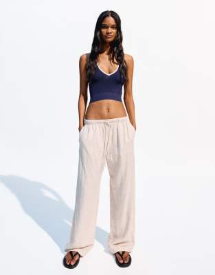 Bershka - Hose aus Leinenmix in Cremeweiß mit elastischem Taillenbund