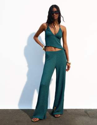 Bershka - Hose in Grün mit weitem Bein