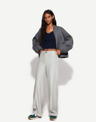 Bershka - Hose in Hellgrau mit weitem Bein