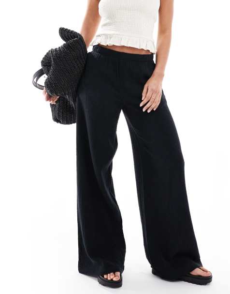 Bershka – Hose in Schwarz mit Knitteroptik und weitem Bein - view 1
