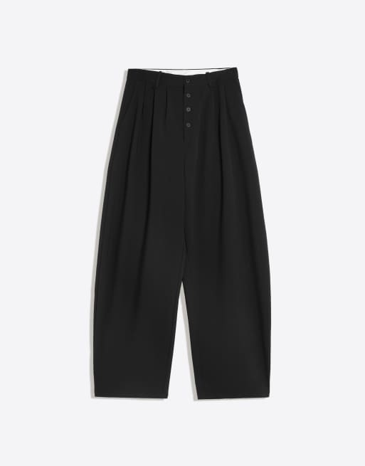 Bershka Hose mit Abnähern im Barrel Fit in Schwarz, 5 von 6