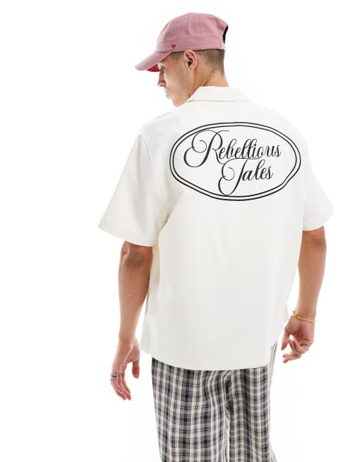 Bershka - Hvid t-shirt med 'rebellious'-print på ryggen