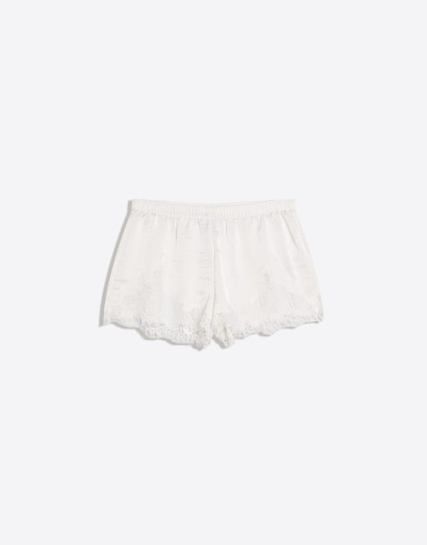 Bershka - Hvide shorts i satinlignende materiale med blonder - view 1