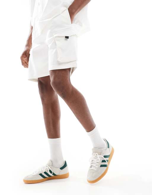 Bershka - Hvide shorts med cargolommer