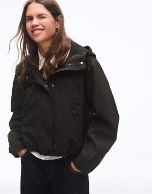 Bershka - Jacke aus Funktionsmaterial in Schwarz mit wasserabweisender und winterfester Kapuze