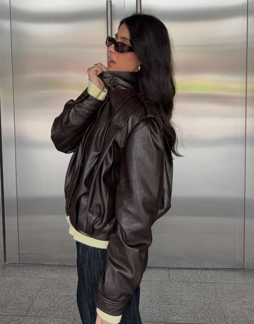 Bershka – Jacke aus Kunstleder in Braun mit Faltendetails, 3 von 4