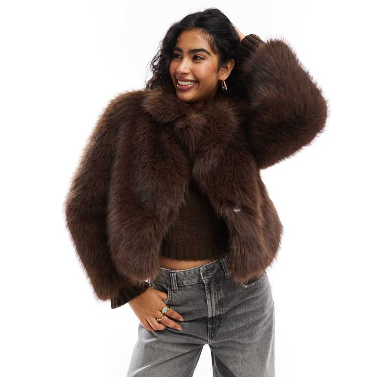 Bershka – Jacke aus Kunstpelz in Schokobraun ASOS