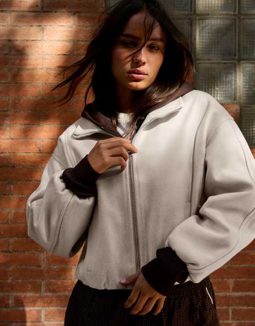 Bershka Jacke aus Wollmix mit gerafftem Saum in Ecru, 4 von 5
