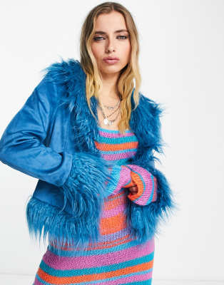 Bershka - Jacke in Blau mit zotteligem Kunstpelzbesatz