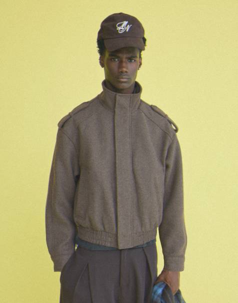 Bershka Jacke in Filzoptik mit Laschen in Beige - view 1