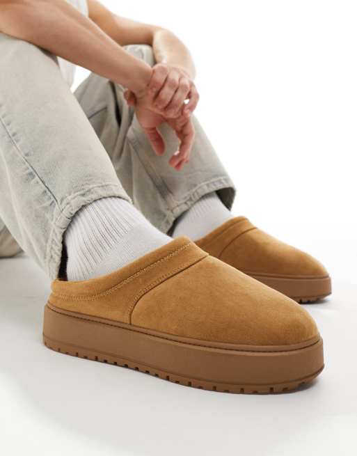 Bershka – Jasnobrązowe mule z wyściółką ze sztucznego futra