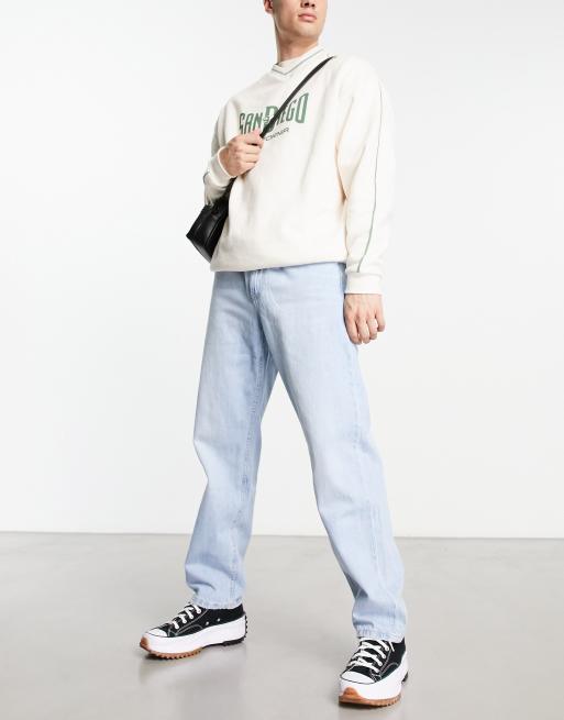 Bershka – Jasnoniebieskie jeansy w stylu lat 90. z szerokimi nogawkami