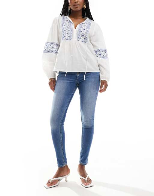 Bershka – Jasnoniebieskie obcisłe jeansy z podwyższonym stanem