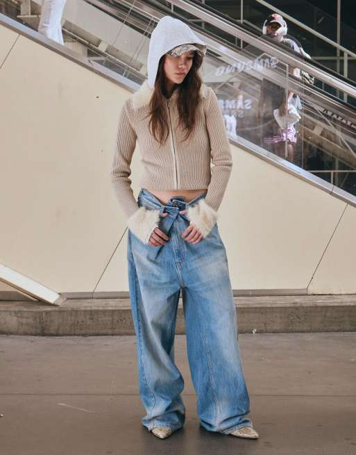 Bershka - Jeans a fondo ampio blu medio con dettaglio sovrapposto in vita