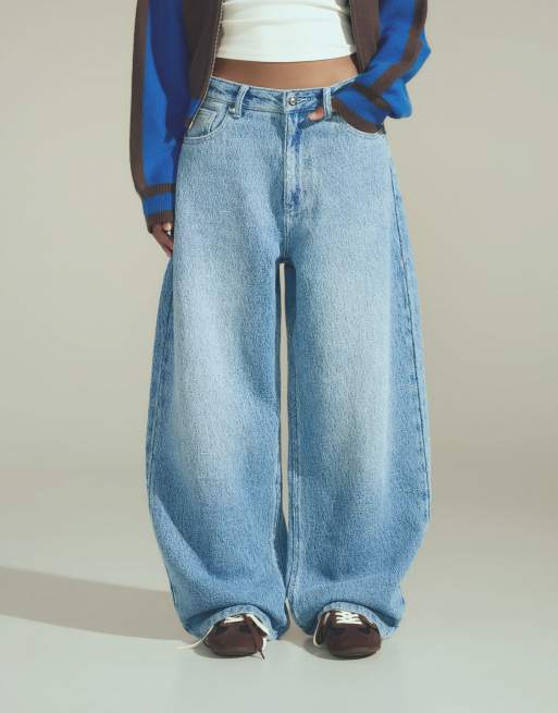 Bershka jeans a gamba bombata testurizzati in blu medio, 3 di 5