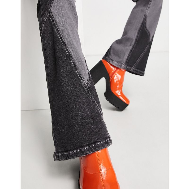 Jeans Y5A4t Bershka - Jeans a zampa neri con stampa astratta a contrasto