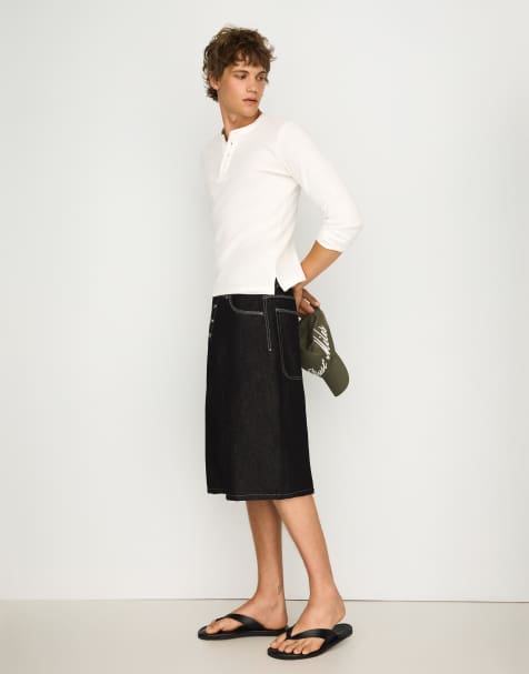 Bershka – Jeans-Bermudashorts in Schwarz mit abgerundetem Beinschnitt - view 1