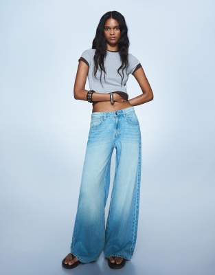 Bershka - Jeans in Blau mit weitem Bein