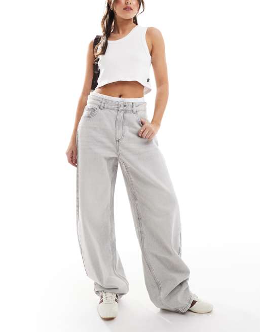 Bershka – Jeans in Hellgrau mit weitem Ballonbeinschnitt