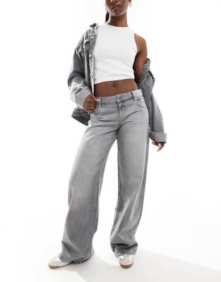 Bershka - Jeans in Hellgrau mit weitem Bein und niedrigem Bund