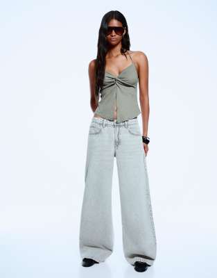 Bershka - Jeans in Hellgrau mit weitem Bein