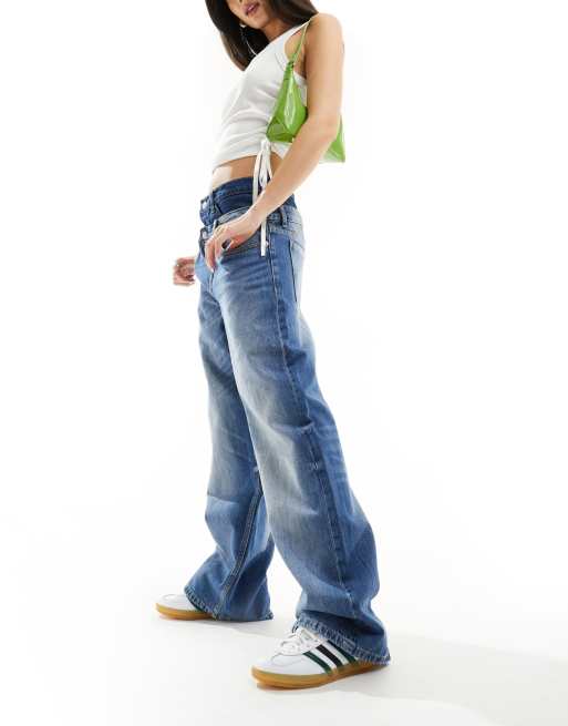 Bershka – Jeans in Indigo-Waschung mit weitem Bein und Umschlagbund