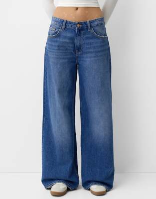 Bershka - Jeans in Jeansblau mit weitem Bein