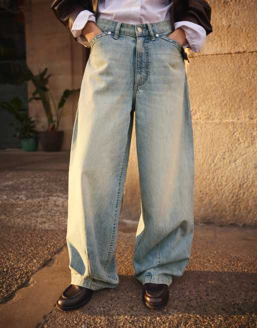 Bershka – Jeans in Mittelblau mit Rissen und sehr weitem Bein, 2 von 4