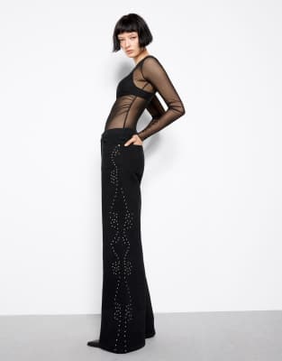 Bershka - Jeans in Schwarz mit niedrigem Bund, weitem Bein und Nieten