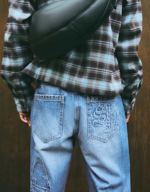 Bershka jeans med vask og præget detalje i mellemblå, 3 af 6