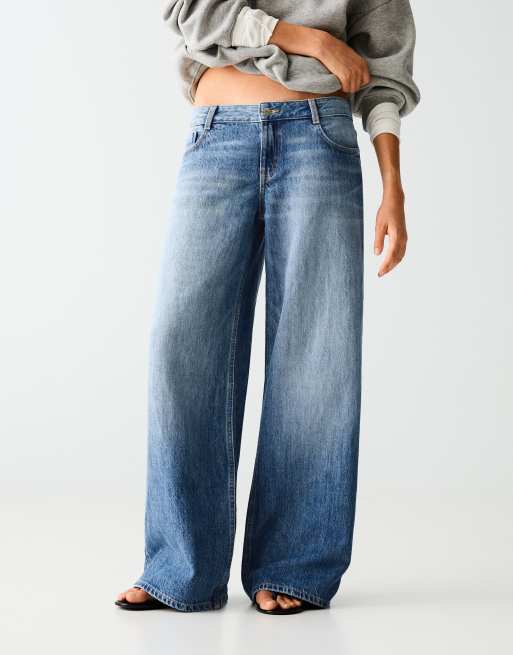 Bershka jeans met lage taille en wijde pijpen in middenblauw, 4 van 5