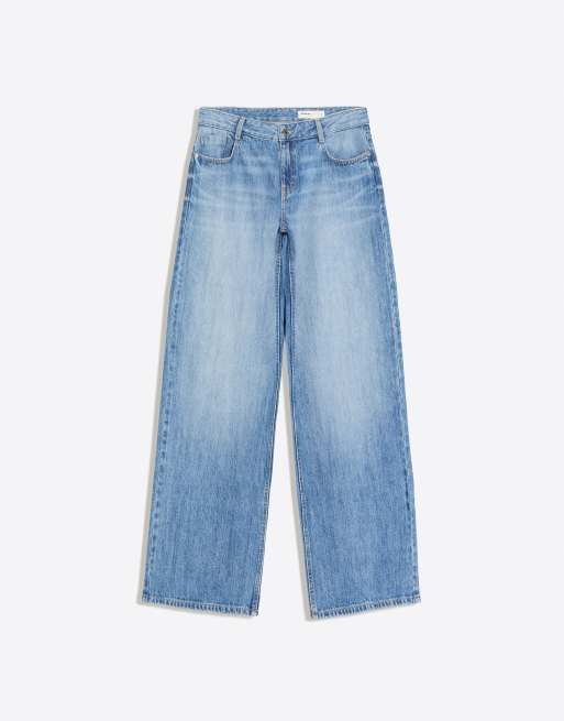 Bershka jeans met lage taille en wijde pijpen in middenblauw, 5 van 5