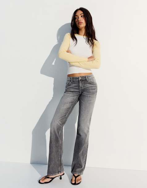 Bershka jeans met lage taille, slim-fit en bootcut in lichtgrijs - view 1